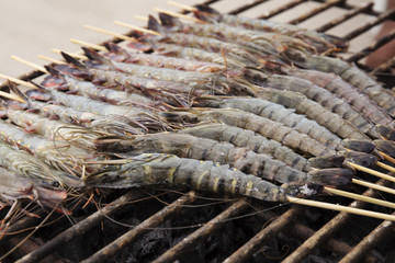 Fresh shrimps in wooden grilled