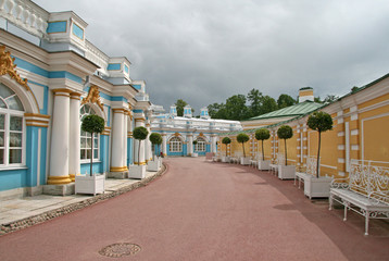 Fototapeta premium ST. PETERSBURG, TSARSKOYE SELO, RUSSIA - JUNE 26, 2008: Circumference (wings) of Catherine palace
