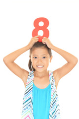 数字を持つ女の子
