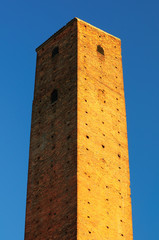 Pavia Torri medievali di Piazza Leonardo da Vinci