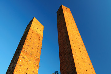 Pavia Torri medievali di Piazza Leonardo da Vinci