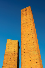 Pavia Torri medievali di Piazza Leonardo da Vinci