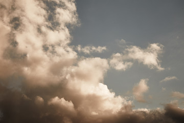 Fototapeta na wymiar Sky with grey clouds