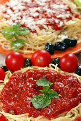 spaghetti with tomatoes and olives