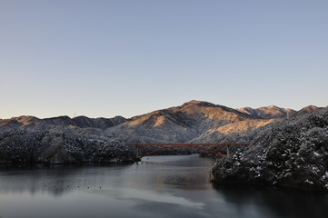 宮ヶ瀬湖の冬の朝