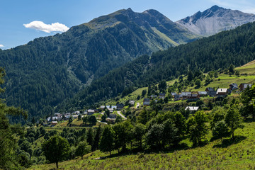 Fototapeta na wymiar Paysage montagne