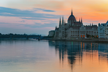 Obraz premium Sunrise at Hungarian Parliament - Budapest - Hungary