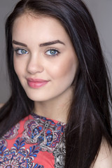 Naklejka premium Beautiful Headshot