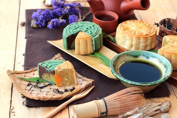 Fototapeta na wymiar Festival moon cake and tea - china dessert delicious.