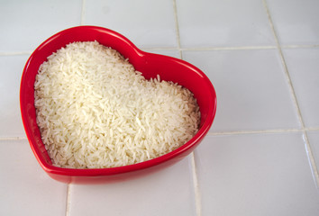 arroz en bol con forma de corazón