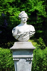 Obraz premium Sculptures of Uzutrakis manor on the board of Galves lake