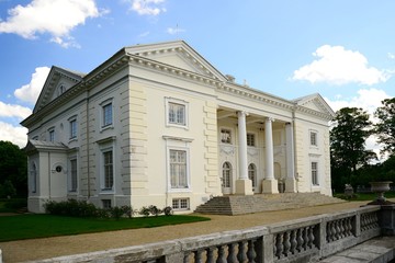 Obraz premium Uzutrakis manor on the board of Galves lake