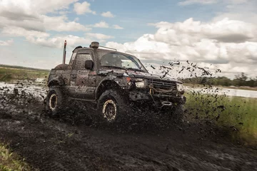 Zelfklevend Fotobehang Race in the mud © Alexandr Yermakov