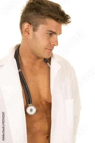 Doctor with open jacket <b>close look</b> to side - 500_F_92542267_3k05dMZT6AemFjkxe27tG1L4nFXfvrNo