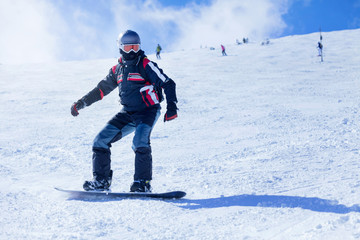 Fototapeta na wymiar snowboarding on the mountain