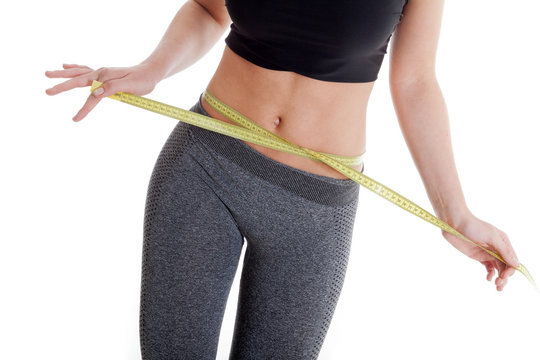 Frau zeigt Bauch mit Ma&szlig;band anonym Portr&auml;t