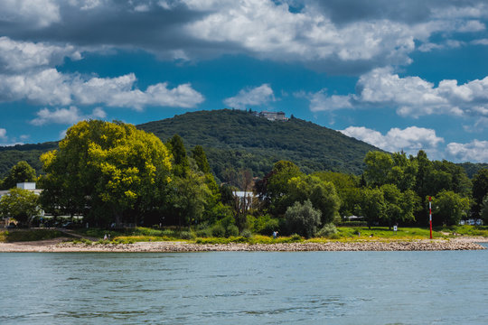 Blick auf den Petersberg im Siebengebirge