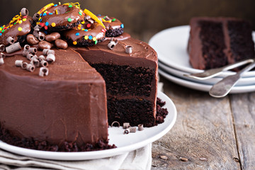 Dark chocolate cake with ganashe frosting