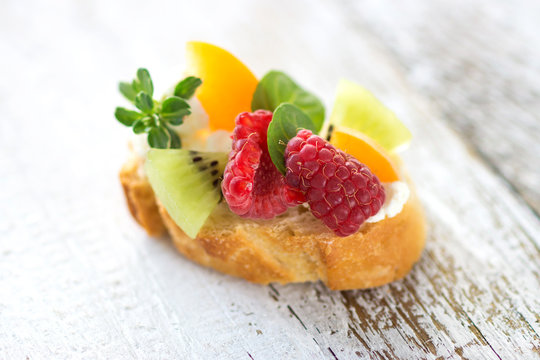 Slice of bread with fresh fruit