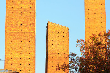 Pavia Torri medievali di Piazza Leonardo da Vinci