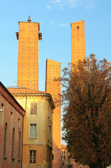 Pavia Torri medievali di Piazza Leonardo da Vinci