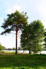 Obraz premium Fishers on Galves lake coast on evening