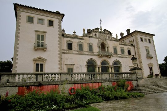 Vizacya museum and gardens