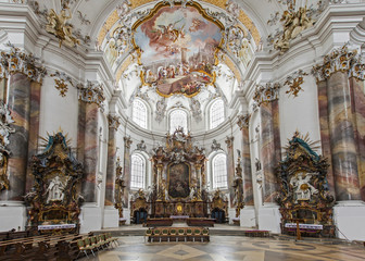 Fototapeta na wymiar Basilika Ottobeuren Nebenschiff des Kirchenschiffs