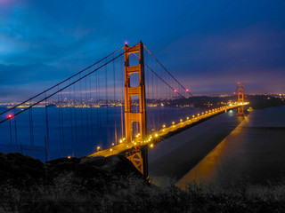 Obraz premium Golden Gates AndHidden City