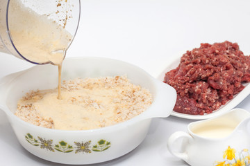 Preparando la mezcla para el rollo de carne