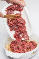 Preparando la mezcla para el rollo de carne