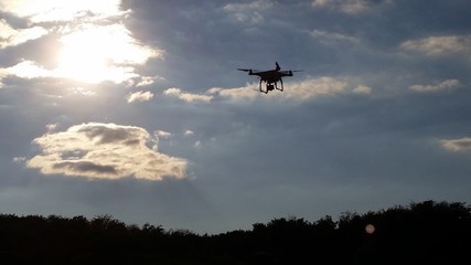 Fototapeta na wymiar Drohne über Feld