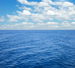 Fototapeta premium Beautiful sky and blue sea