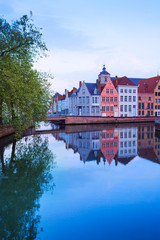Fototapeta premium Dijver Spiegelrei street view from river in Bruges