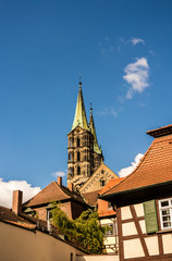 Fototapeta premium Bamberg Dom mit Fachwerkhaus