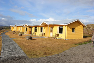 Fototapeta na wymiar Holzhütten als Hotel (Herberge) auf Island