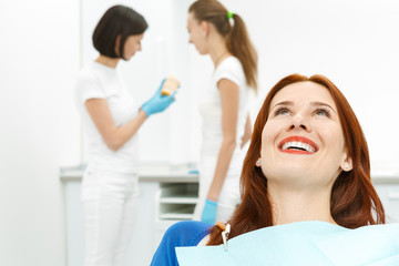 Obraz premium Beautiful girl on the dental chair