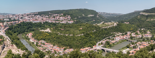 Naklejka premium Meandering Yantra river flowing through Veliko Tarnovo. Panorama taken from atop Tsarevets Fortress cathedral.