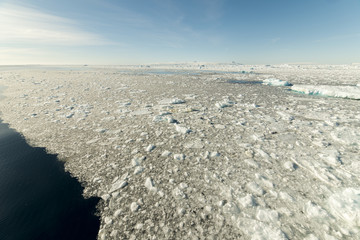 Banquise, Iceberg, Mer de Weddell, Antarctique © JAG IMAGES