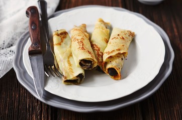 Блины с начинкой из мака и меда