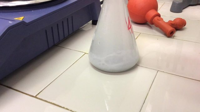 Reaction between zinc powder and concentrated hydrochloric acid. It develops a lot of hydrogen gas as bubbles.
