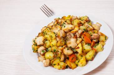 Fried potato with mushrooms