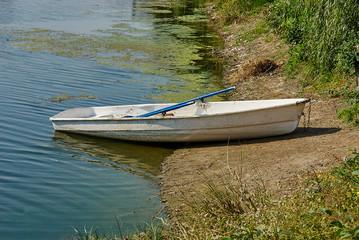 Obraz premium Boat on the lake, pond.
