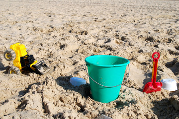 Fototapeta na wymiar Spielzeug am Strand