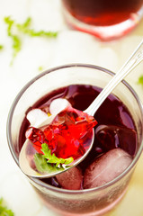 Red wine jelly with white flowers and ice