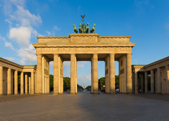 Obraz premium Brandenburg Gate at sunrise, Berlin, Germany