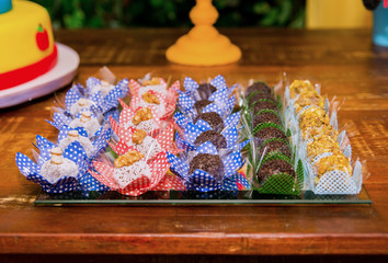 Docinhos sortidos de aniversário