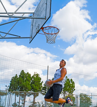 basketball player jumping to the hoop