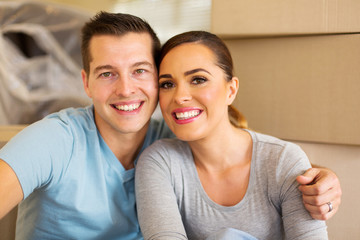 Obraz premium couple moving into new home