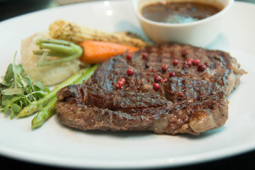 Grilled steaks with Pepper sauce